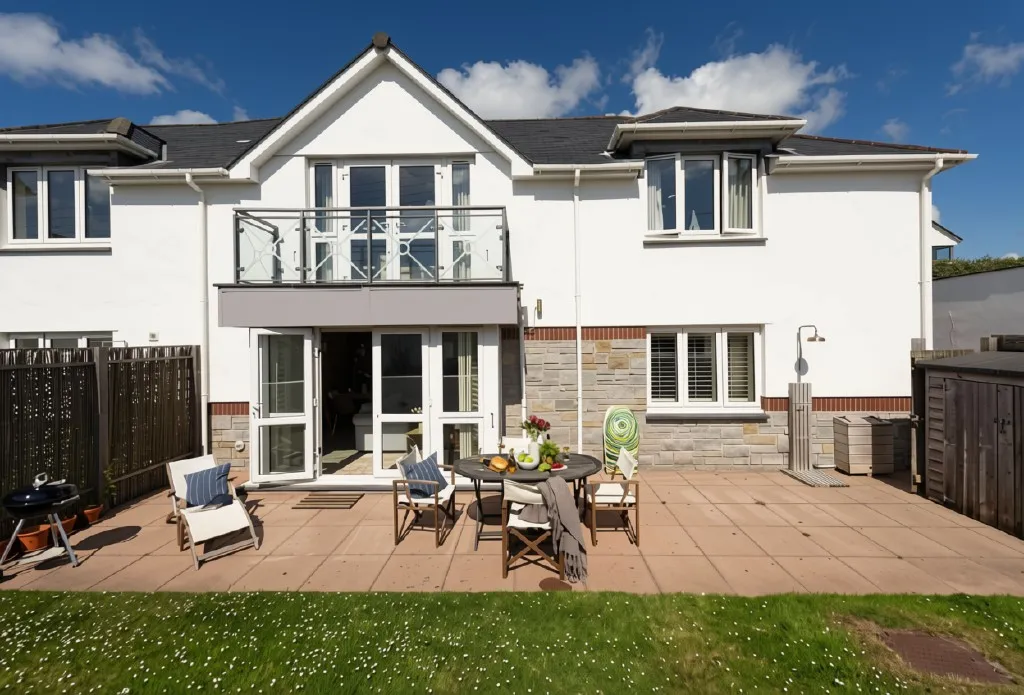 7 Pentire Rocks exterior with private patio and garden, New Polzeath