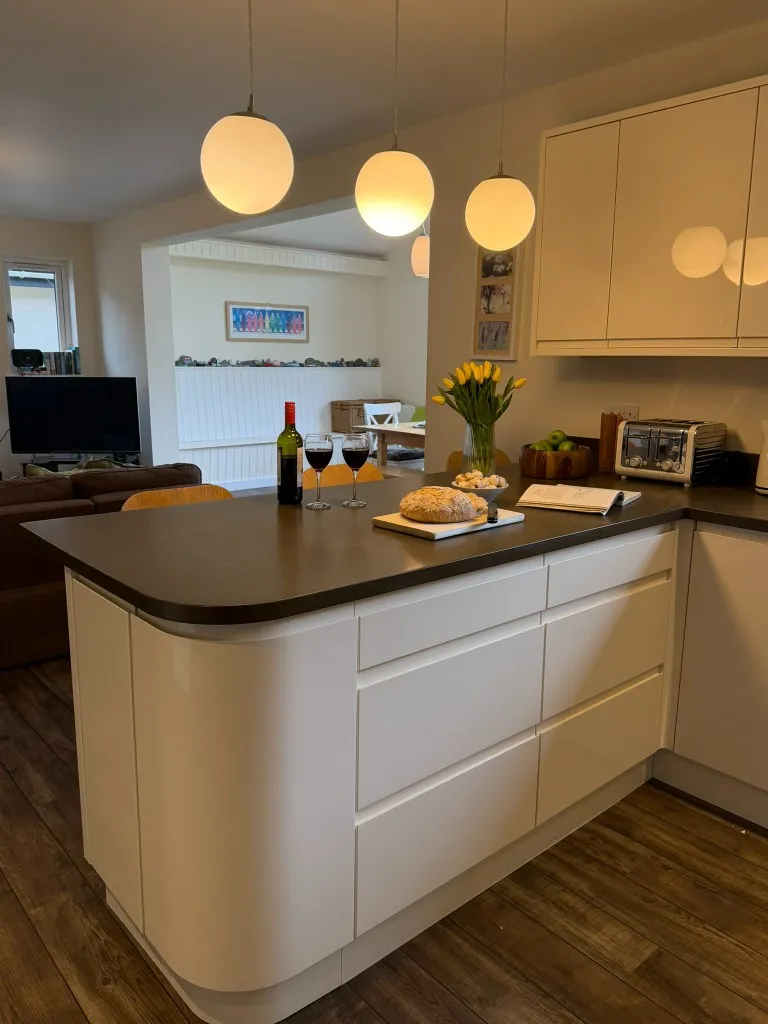 Kitchen island at 10 Tinners Way
